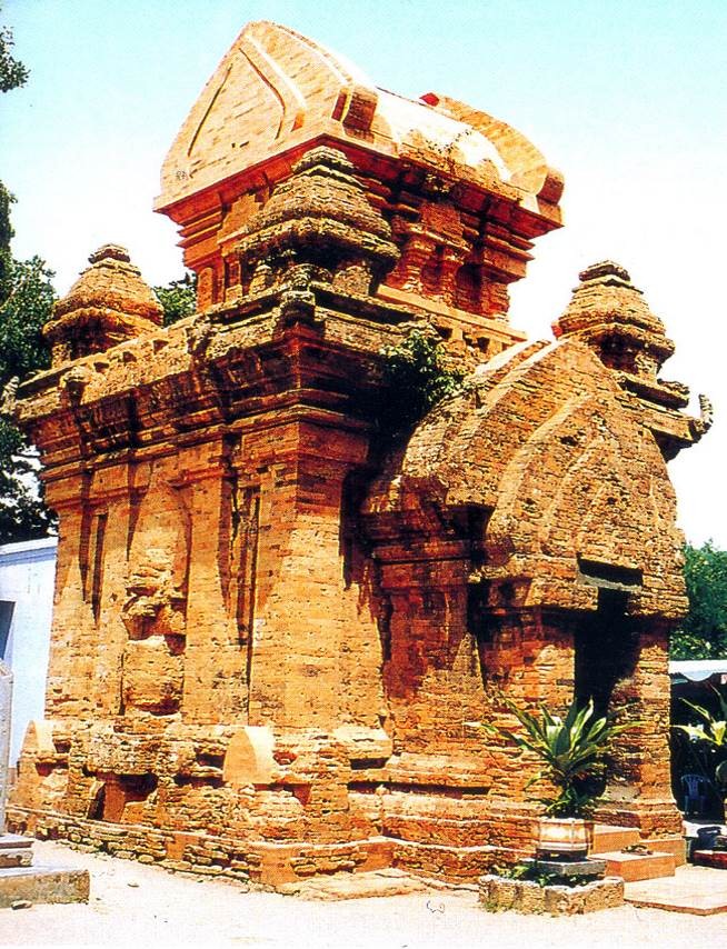 Tháp thờ Po Inư Nagar (Ảnh St)