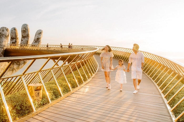 Cầu Vàng tại Sun World Ba Na Hills 1 min - Cầu Vàng –“Đại sứ” đưa du lịch Việt Nam ra thế giới