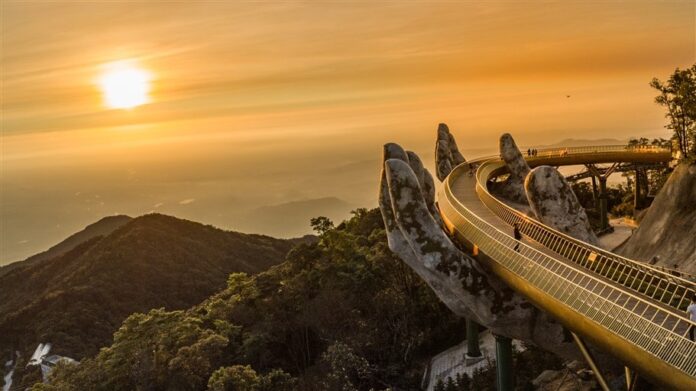 Cầu Vàng tại Sun World Ba Na Hills đứng top 1 danh sách kỳ quan mới thế giới