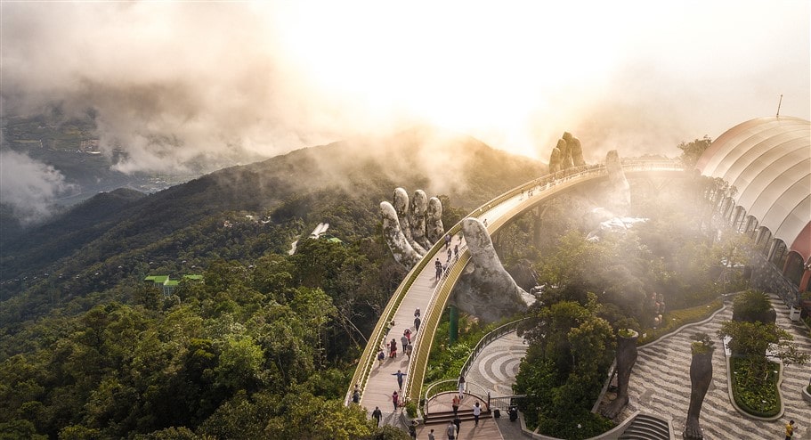 Cau Vang Sun World Ba Na Hills 7 min - Cầu Vàng tại Sun World Ba Na Hills đứng top 1 danh sách kỳ quan mới thế giới