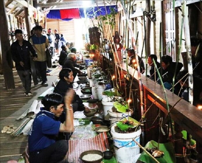 Người Bahnar ở Gia Lai ăn mừng mùa lúa mới - Văn Hóa - Nghệ Thuật