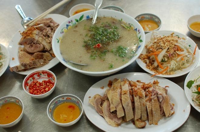 Hh. Thịt vịt là món truyền thống trong mâm cỗ Tết Đoan Ngọ min - Tết Đoan ngọ trong đời sống và văn hóa người Việt - Tác giả Phan Thanh Đà Hải