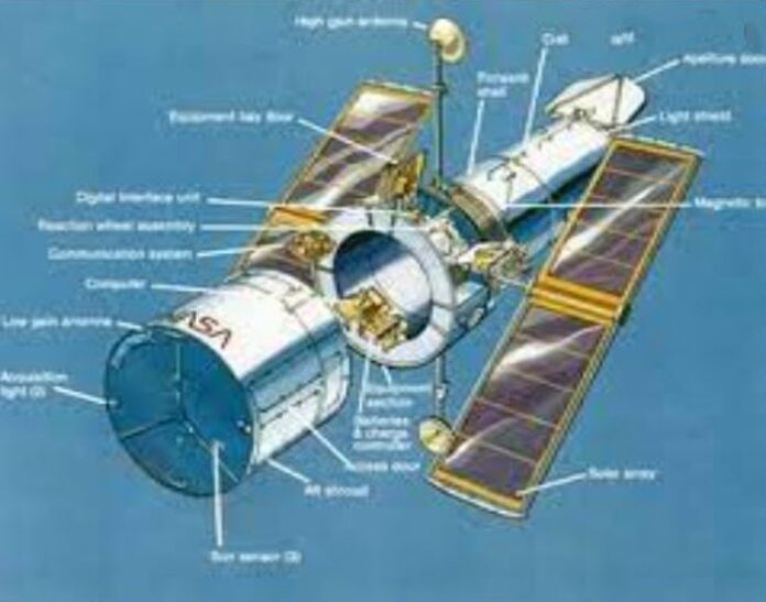 Hoạt động của Kính viễn vọng Không gian Hubble tạm dừng do sự cố máy tính