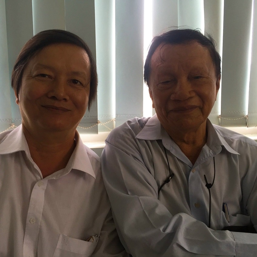 Nhà văn Vũ Hạnh ( bên phải) & Nhà thơ, dịch giả Bùi Xuân