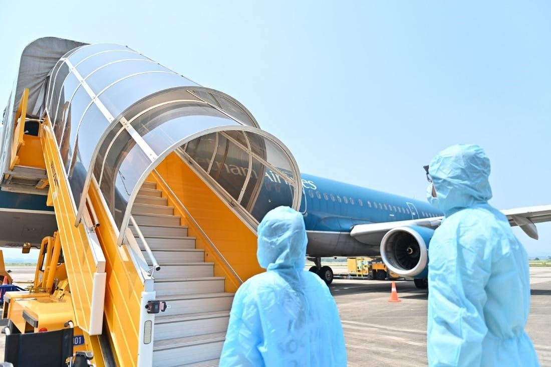 22 min 1 - Hai chuyến bay chở 345 khách có “Hộ chiếu vắc xin” từ Mỹ hạ cánh tại sân bay Vân Đồn