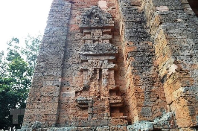 Về Tây Ninh ghé thăm tháp cổ Bình Thạnh hơn 1000 năm tuổi