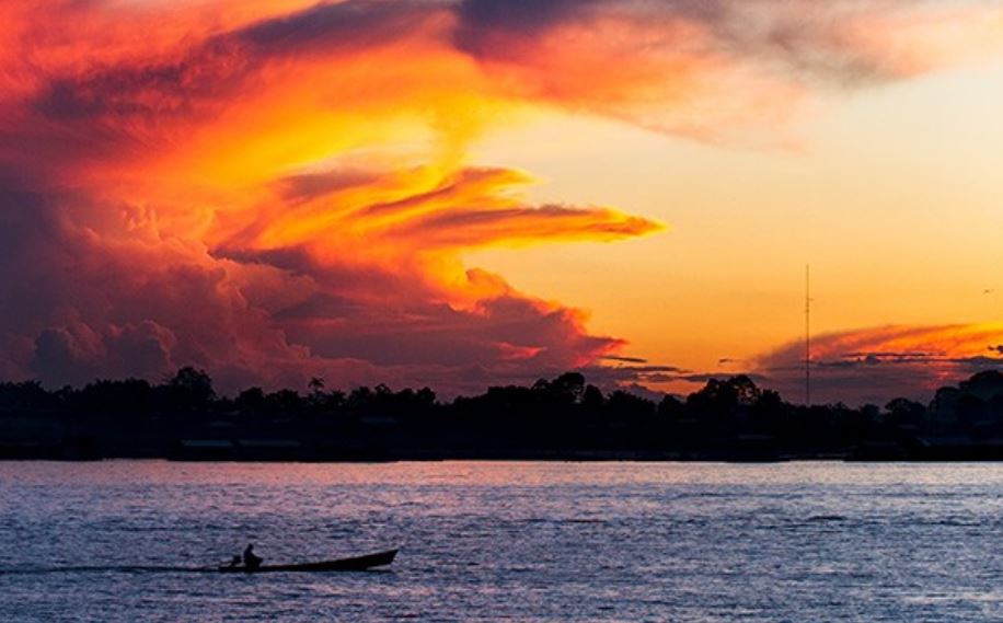 khung canh hoang hon min - Vì sao sông Amazon, con sông dài nhất thế giới, không có một cây cầu?