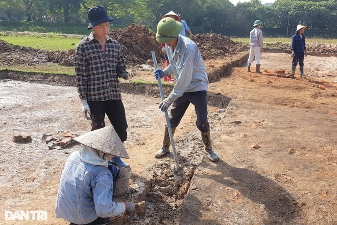 2 - Phát lộ dấu tích nền móng kiến trúc cổ xưa ở cố đô Hoa Lư