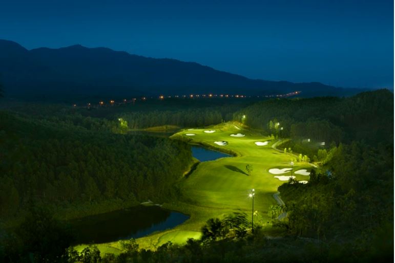 Ba Na Hills Golf Club với hệ thống chiếu sáng ban đêm hiện đại