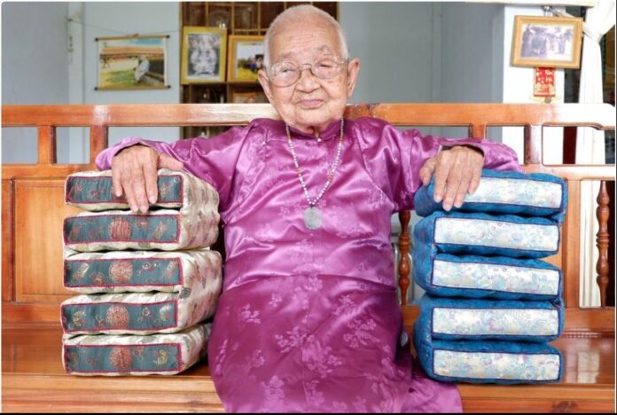 Di nguyện của cụ bà 100 tuổi từng may gối trái dựa cho vua Bảo Đại