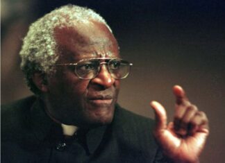Desmond Tutu - người đoạt giải Nobel hòa bình, biểu tượng chống apartheid - qua đời