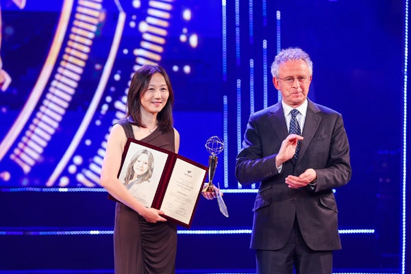 GS. Zhenan Bao nhận giải Đặc biệt cho nhà khoa học nữ