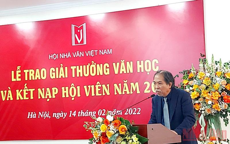  Chủ tịch Hội Nhà văn Việt Nam Nguyễn Quang Thiều phát biểu tại buổi lễ.