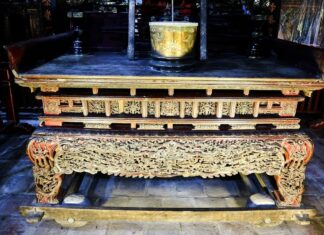 Những bảo vật quốc gia mới: Hương án sơn son thếp vàng lớn nhất Hương án sơn son thếp vàng lớn nhất - Bảo vật quốc gia