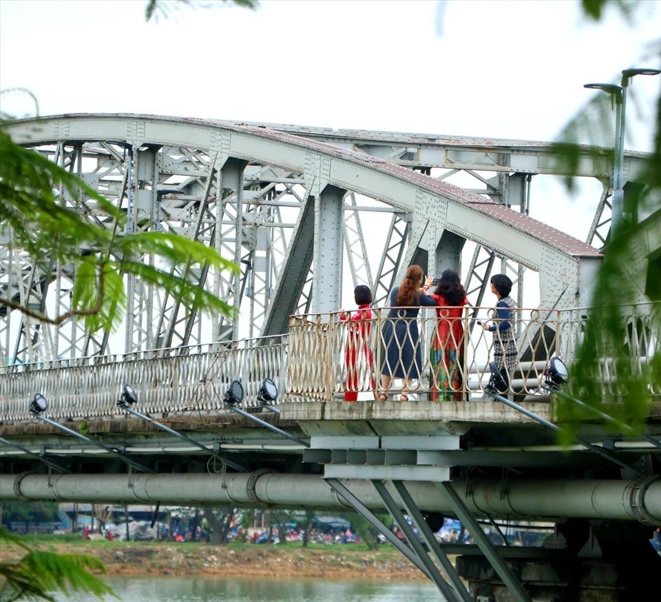 Truong Tien Cu Ngo D 06 vansudia.net min - Những điều ít biết về cầu Trường Tiền