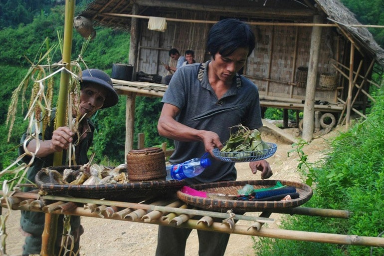 Nghi lễ cầu mùa của người Khơ Mú. Nghi lễ cầu mùa của người Khơ Mú.