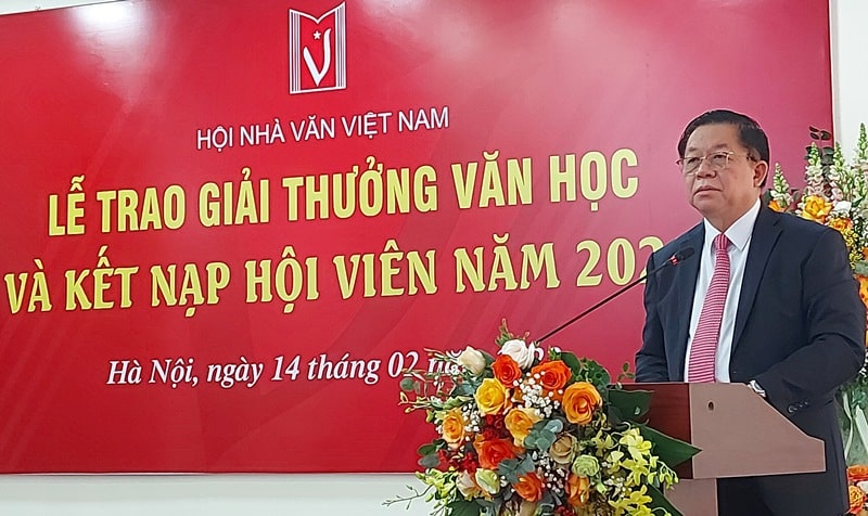  Đồng chí Nguyễn Trọng Nghĩa phát biểu tại Lễ trao giải thưởng Văn học Hội Nhà văn Việt Nam năm 2021