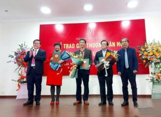 Trao giải thưởng Hội Nhà văn Việt Nam và kết nạp hội viên mới