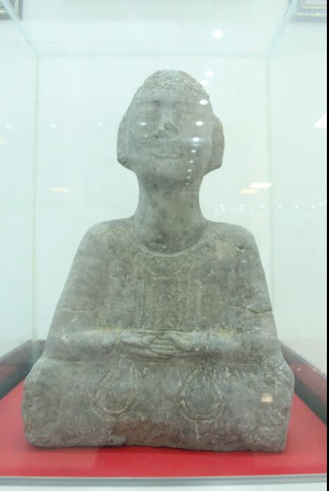 Một pho tượng cổ. min - Yên Tử qua một số hiện vật khảo cổ