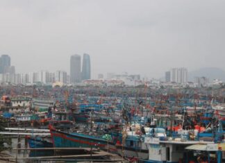 Đà Nẵng ứng phó với mưa lũ trái mùa