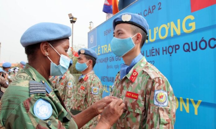 Bác sĩ Việt Nam nhận Huy chương gìn giữ hòa bình Liên Hợp Quốc