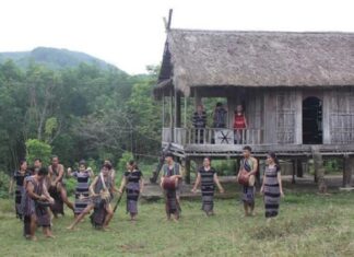 Tiếng chiêng ba mãi ngân vang