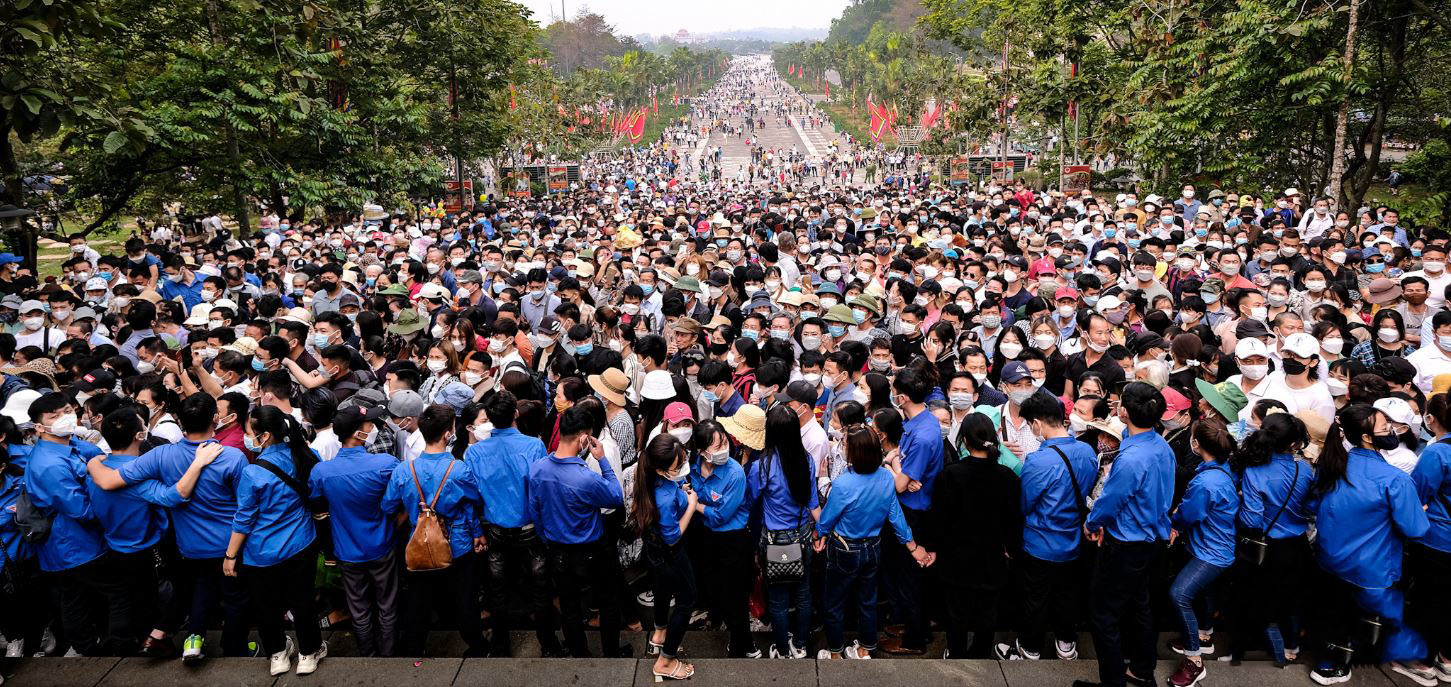 21 min 6 - Hàng trăm ngàn dân đổ về đền Hùng dự Quốc lễ