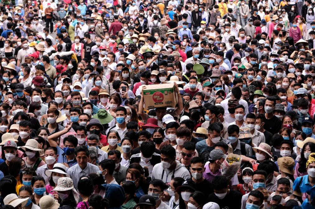 23 min 7 - Hàng trăm ngàn dân đổ về đền Hùng dự Quốc lễ