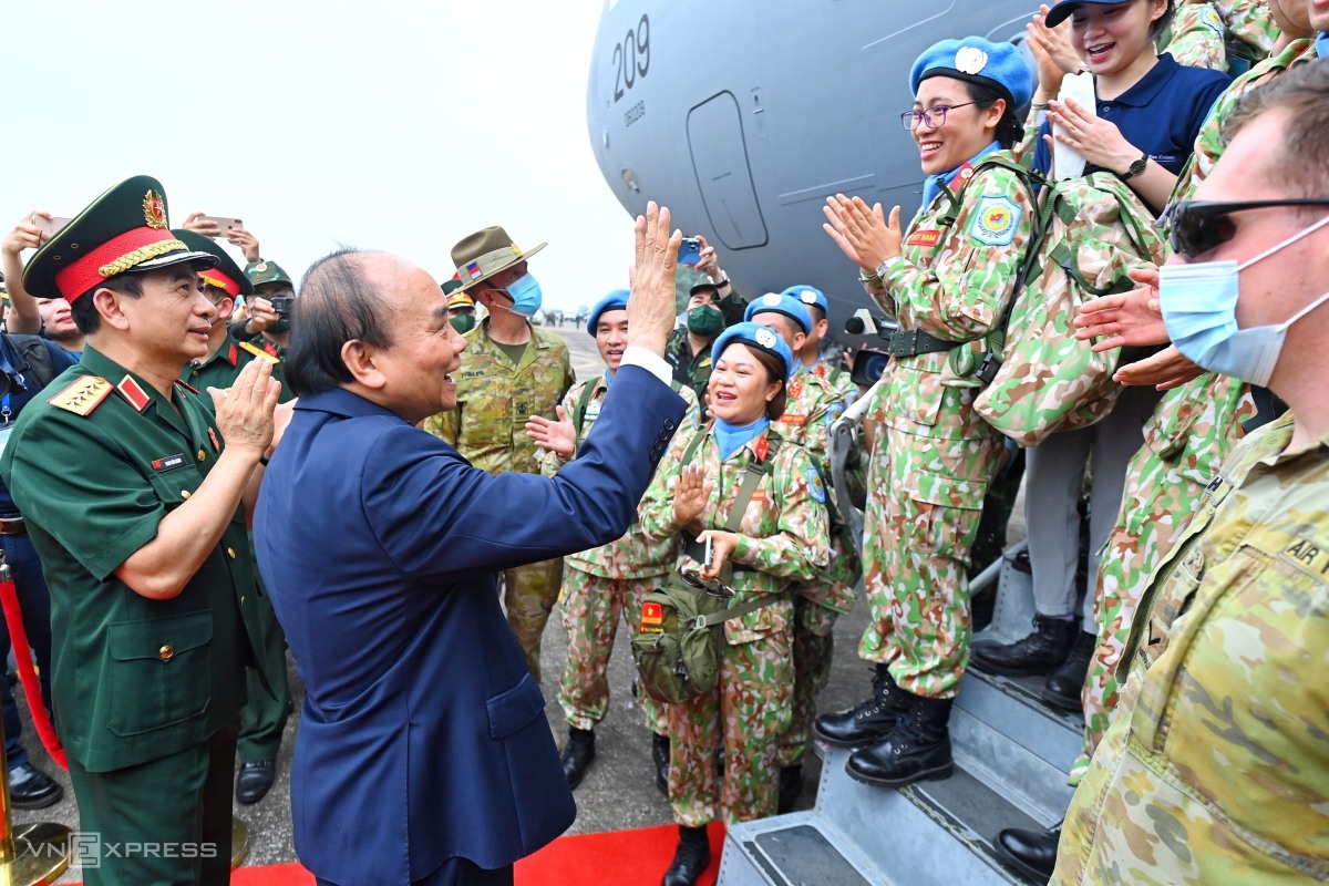 Chủ tịch nước dặn dò các quân nhân chủ động, hợp tác thực chất, hiệu quả với các quốc gia, đối tác quốc tế để nâng cao năng lực, kinh nghiệm và tranh thủ nguồn lực hỗ trợ của quốc tế cho lực lượng gìn giữ hòa bình Liên Hợp Quốc của Việt Nam