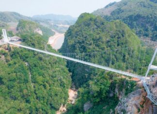 Cầu kính đi bộ dài nhất thế giới sắp đón khách ở Mộc Châu
