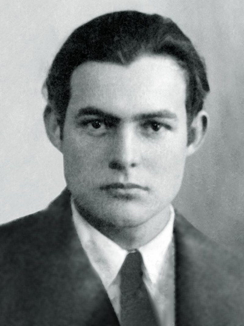 Enest Hemingway hinh anh con tre vansudia.net min - Ernest Hemingway: Từ trải nghiệm viết lên tác phẩm bất hủ