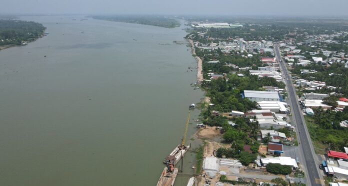 Nước sông Mekong tăng cao bất thường giữa mùa khô