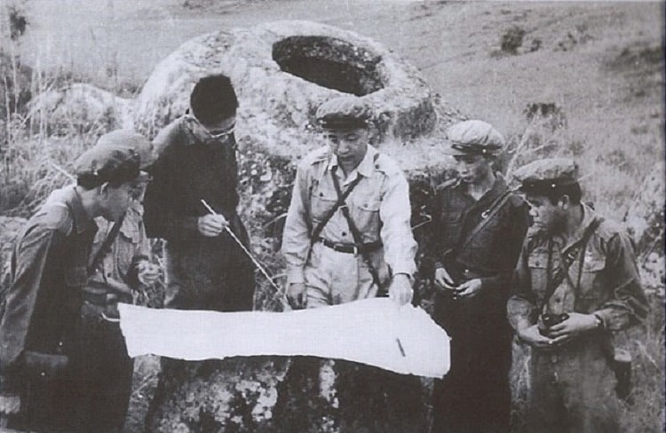 Bo Chi huy Quan giai phong Lao ban ke hoach tac chien min - Chiến dịch phòng ngự cánh đồng Chum - Xiêng Khoảng 50 năm trước