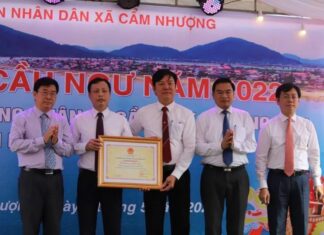 Trao bằng chứng nhận Di sản văn hóa phi vật thể quốc gia cho lễ hội cầu ngư Nhượng Bạn