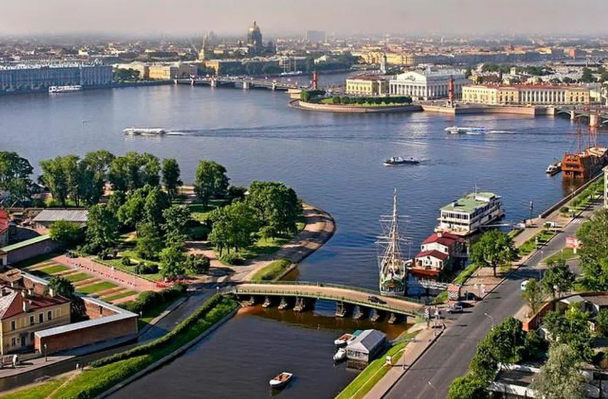 Bờ sông Neva. Ảnh: Saint-Petersburg.com