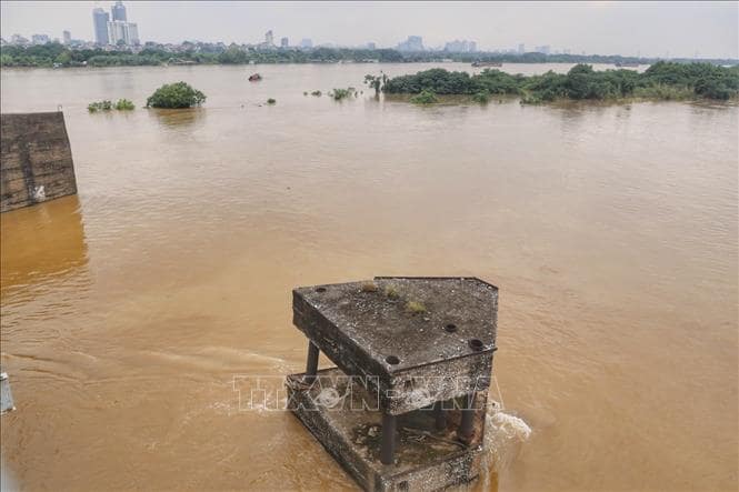 24 min - Mực nước sông Hồng tại Hà Nội lên cao