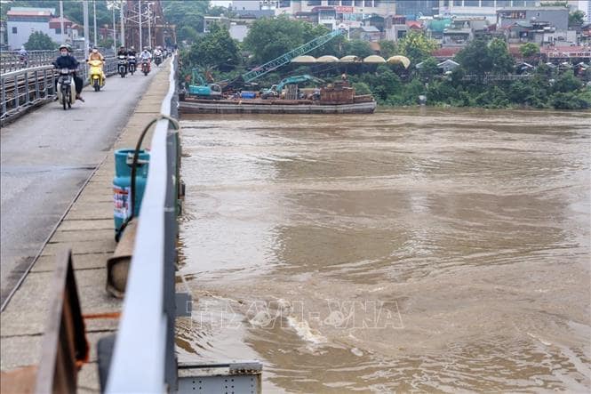 25 min - Mực nước sông Hồng tại Hà Nội lên cao