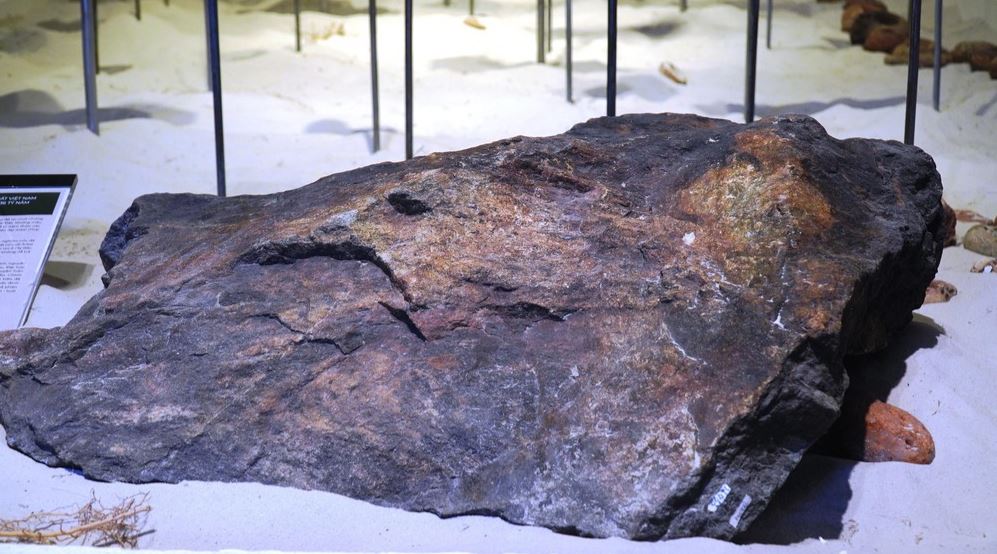 34 min 5 - Phiến đá cổ có niên đại ‘khủng’ 2,9 tỷ năm được trưng bày tại Huế