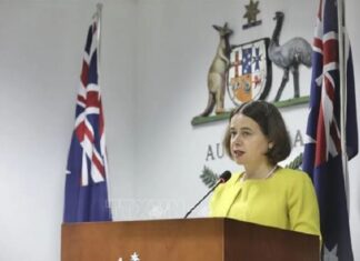 Trao Kỷ niệm chương vì Sự nghiệp Tài nguyên và Môi trường cho Đại sứ Australia tại Việt Nam
