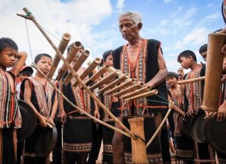 Bảo tồn Âm nhạc dân gian Tây Nguyên : Đừng để thanh âm cồng chiêng cứ vắng dần Bảo tồn Âm nhạc dân gian Tây Nguyên : Đừng để thanh âm cồng chiêng cứ vắng dần