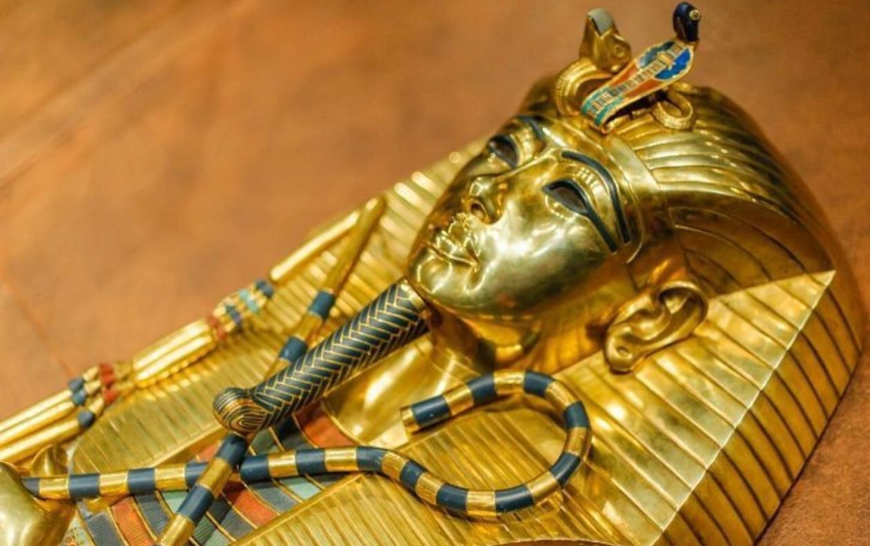 Ben trong lang mo Vua Tutankhamun chua rat nhieu co vat bang van min - Kim tự tháp Ai Cập cất giấu những gì? Lăng mộ các Pharaoh giàu cỡ nào?