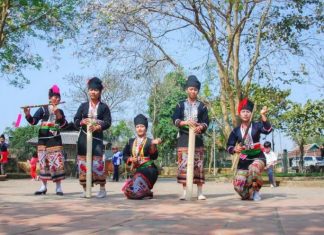 Dung dị như múa Khơ Mú Dung dị như múa Khơ Mú