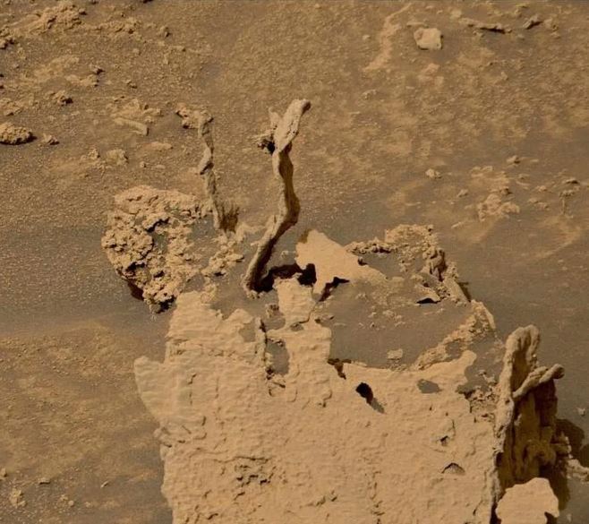 Hinh anh tang da co hinh dang nhu nhung chiec gai min - NASA công bố hình ảnh phát hiện 'đầu rắn' chui ra trên Sao Hỏa