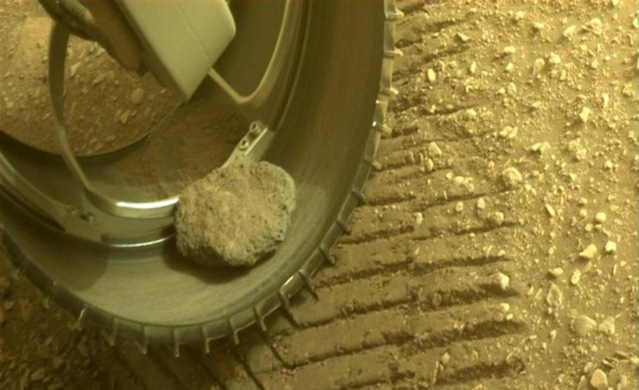 Hòn đá sao Hỏa vô tình rơi xuống tàu thám hiểm Perseverance