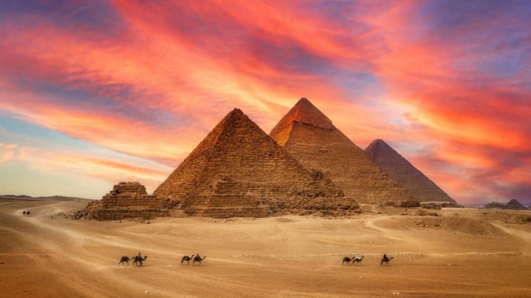 Kim tự tháp Ai Cập cất giấu những gì? Lăng mộ các Pharaoh giàu cỡ nào?
