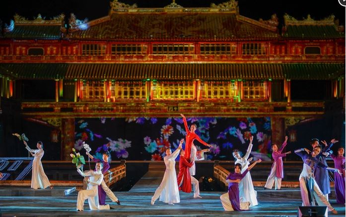 Man trinh dien an tuong trong dem khai mac Festival Hue 2022 min - Lung linh sắc màu nghệ thuật đêm khai mạc Festival Huế 2022