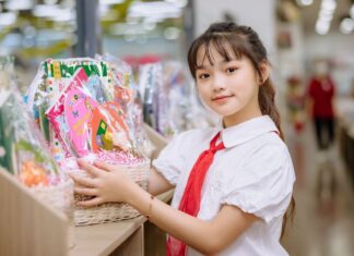 Tặng con giỏ quà sách ngày 1/6