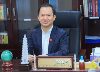 Đội ngũ trí thức, văn nghệ sĩ cần trở thành những tấm gương sáng Đội ngũ trí thức, văn nghệ sĩ cần trở thành những tấm gương sáng