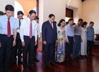 Thủ tướng dâng hương tưởng nhớ Chủ tịch Hồ Chí Minh, kỷ niệm 111 năm ngày Người ra đi tìm đường cứu nước