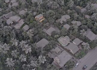 Núi lửa Philippines phun trào